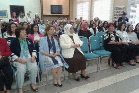 Τραγούδια και χοροί από την… «τουρκική νεολαία» για την κυρία Γιλντιρίμ (βίντεο)